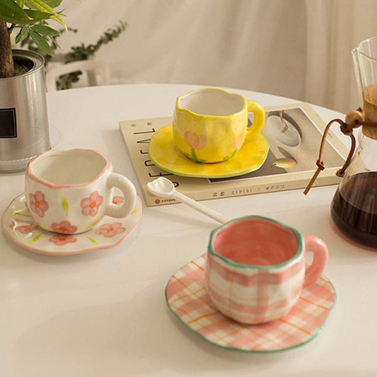 Tasse en céramique avec son assiette décorative